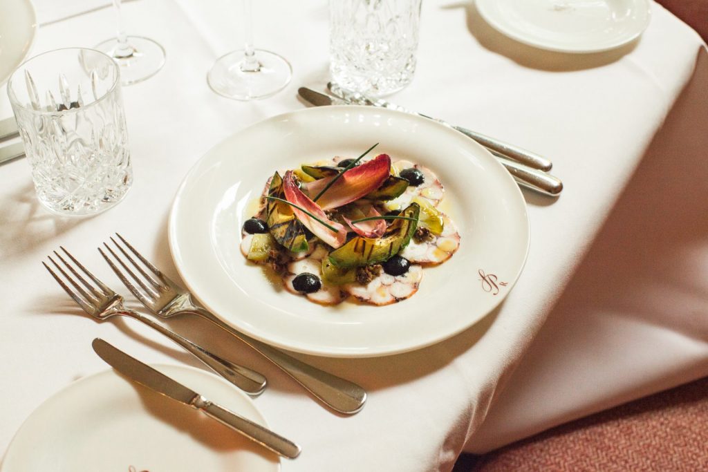 plate at le petit royal berlin, bureau n